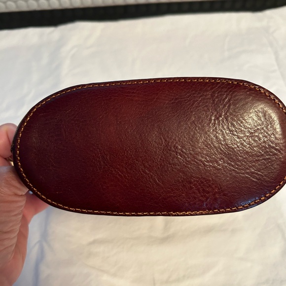 Womans shoulder bag,Gen leather,cognac brown, spot on front noted in picture - Picture 5 of 9